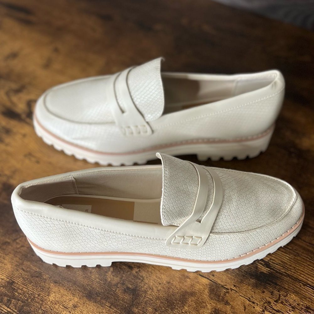 Dolce Vita Elias Flat Embossed Leather Loafer in Ivory. Size 10. New! - Picture 10 of 14